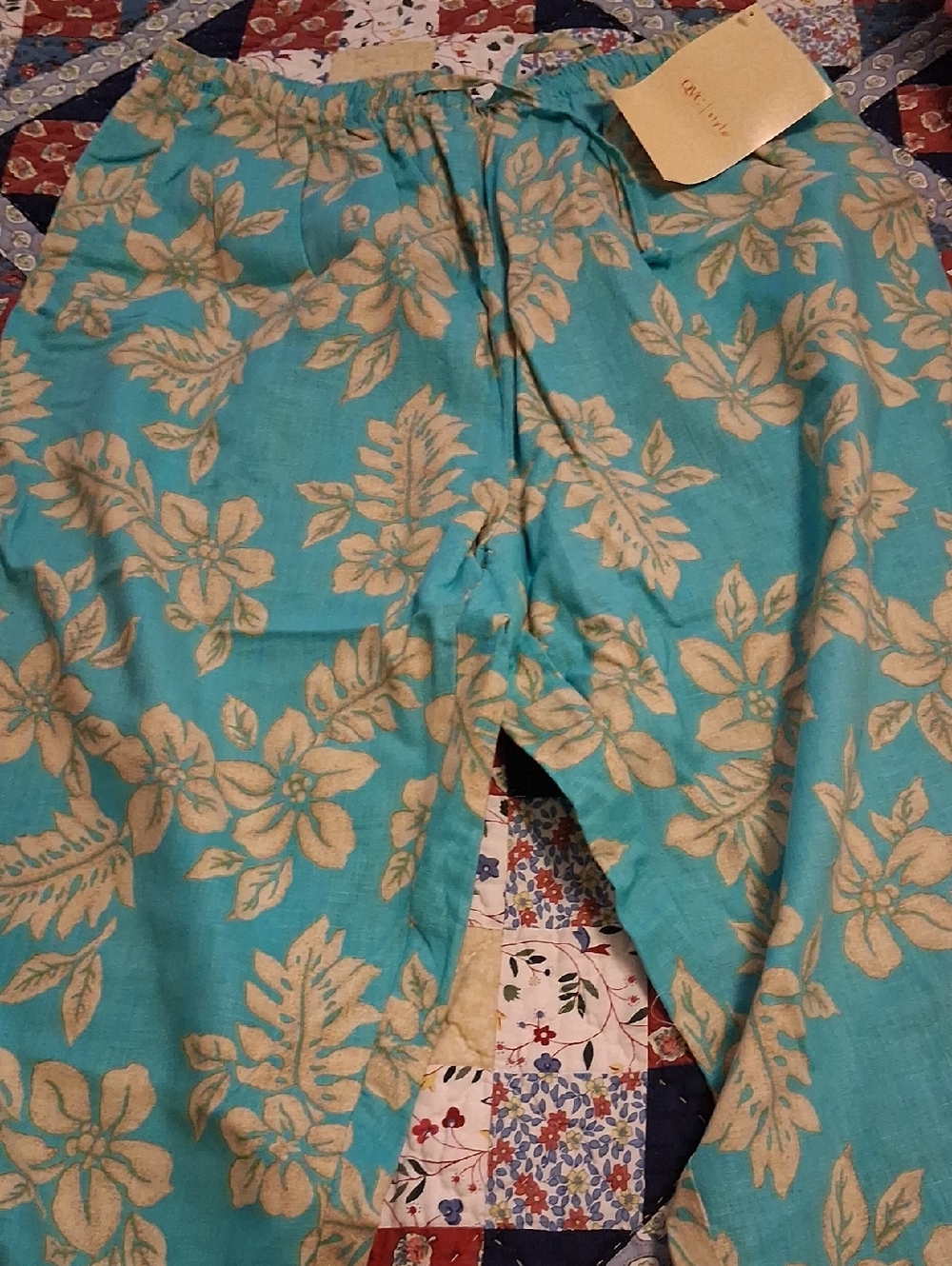 Denim&Co Teal Floral Capris with Cream Print